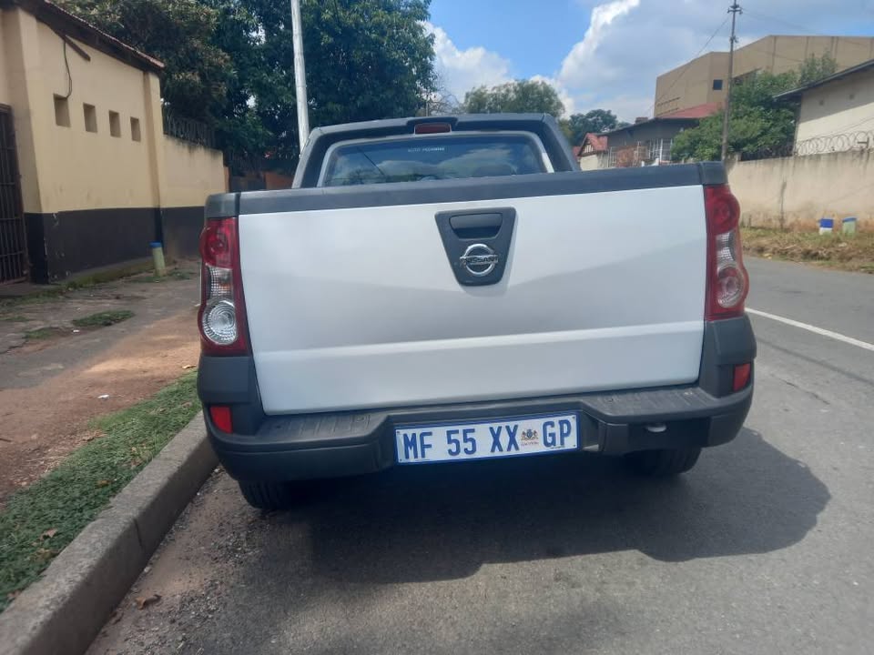 2014 Nissan Np200 1.6 Manual petrol White Has Aircon.