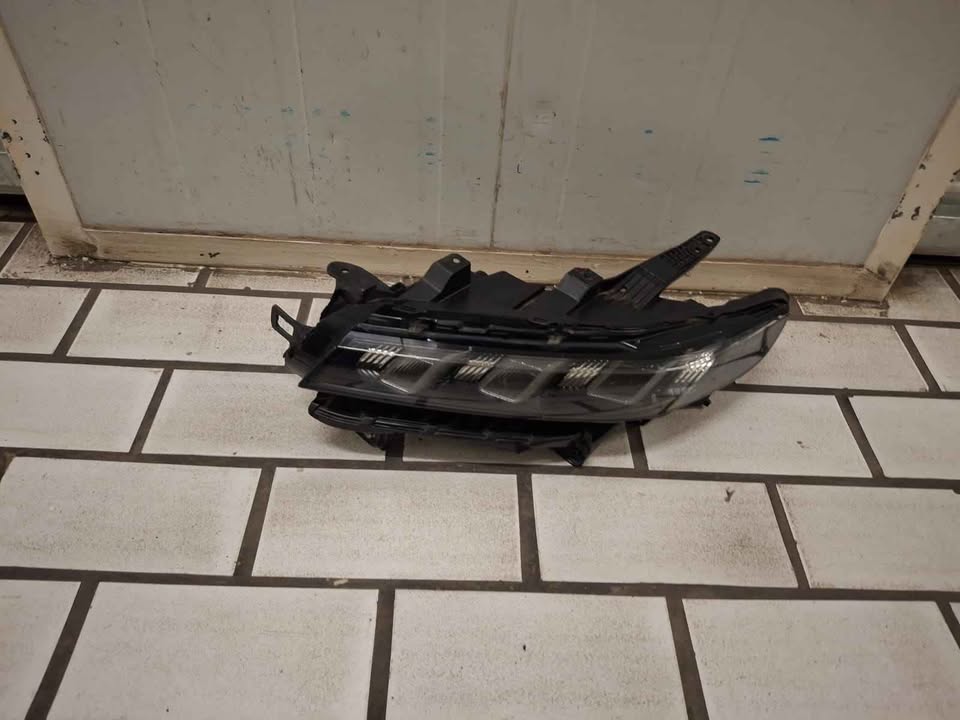 Suzuki fronx headlight left side 2025 model - Private Seller Suzuki fronx headlight left side 2025 model - Private Seller