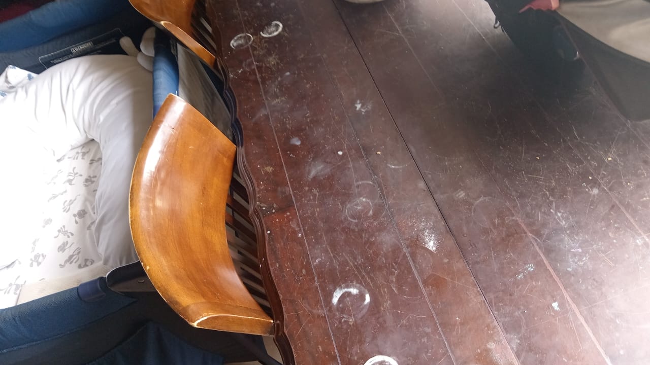 Ball and claw table