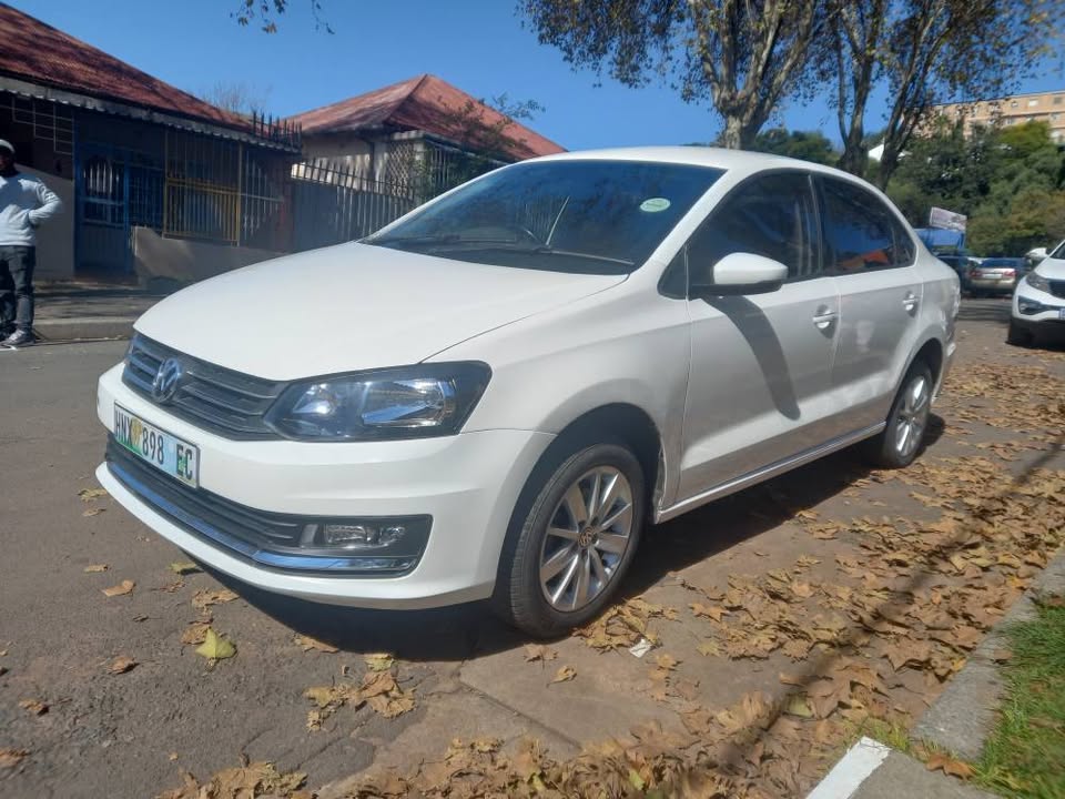 2016 VW Polo 6 SEDAN 1.4 Petrol, Manual Comfortline, White, 78000kms