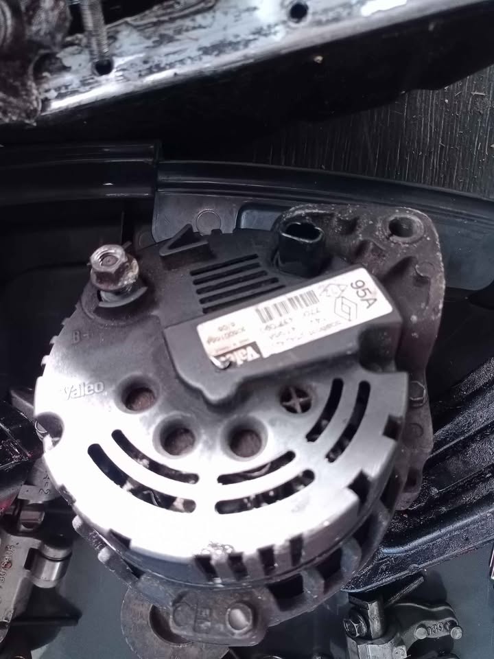 Renault MODUS 1.2 engine stripping