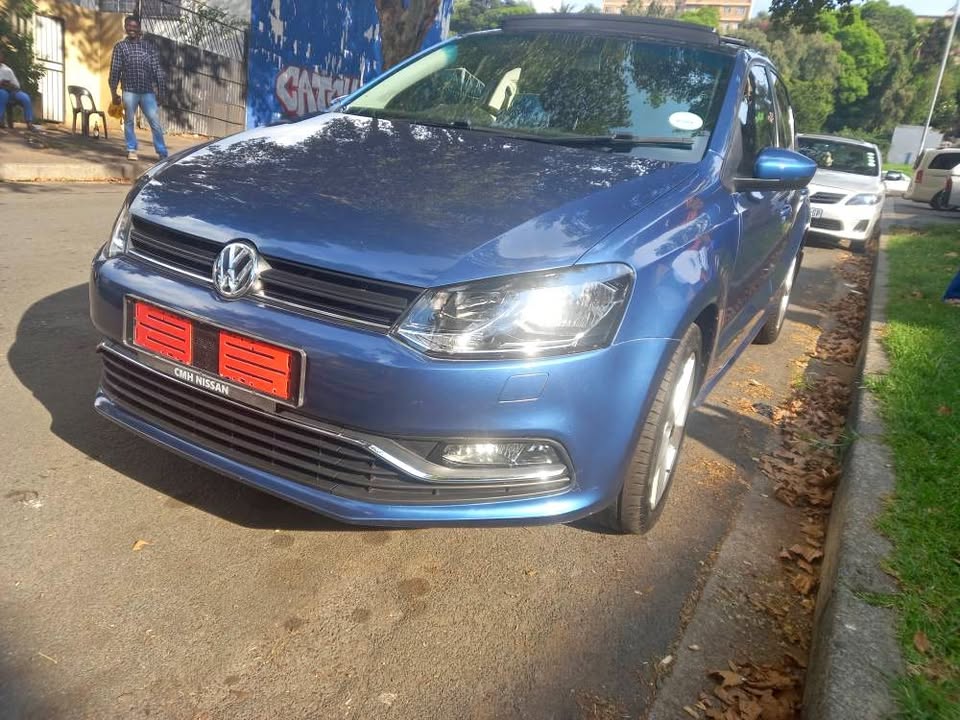 2016 VW Polo 6 Tsi 1.2 Petrol, Manual Comfortline, Blue,  Sunroof, Leather Seat, 68000km