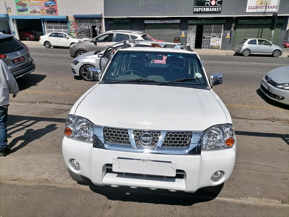 2015 Nissan Np300 Hardbody Double Cab Bakkie 2015 Nissan Np300 Hardbody Double Cab Bakkie