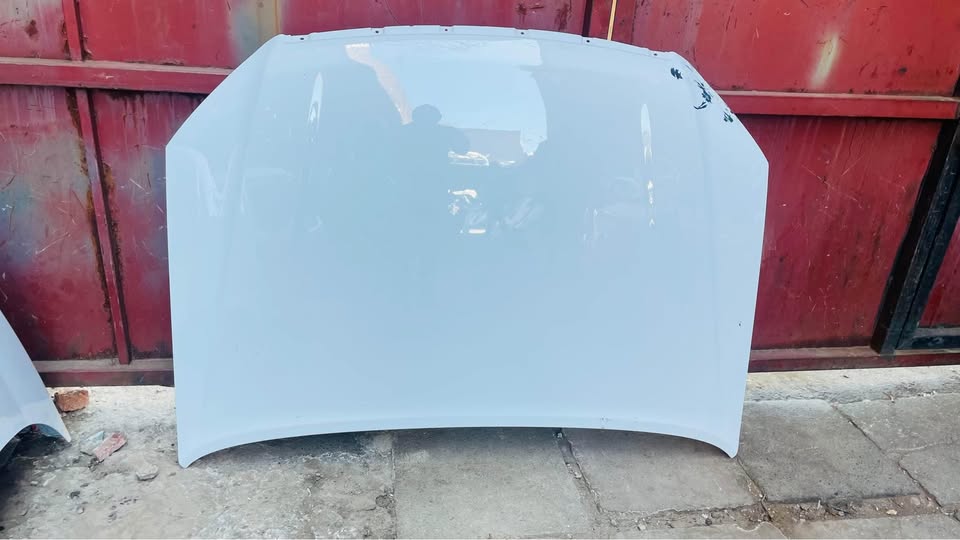 Isuzu KB250 bonnet - Private Seller Isuzu KB250 bonnet - Private Seller