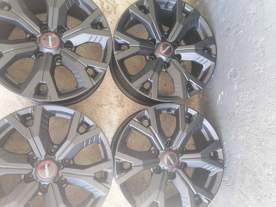 Isuzu DMX 18inch Mag (WITH WHEEL CAPS)