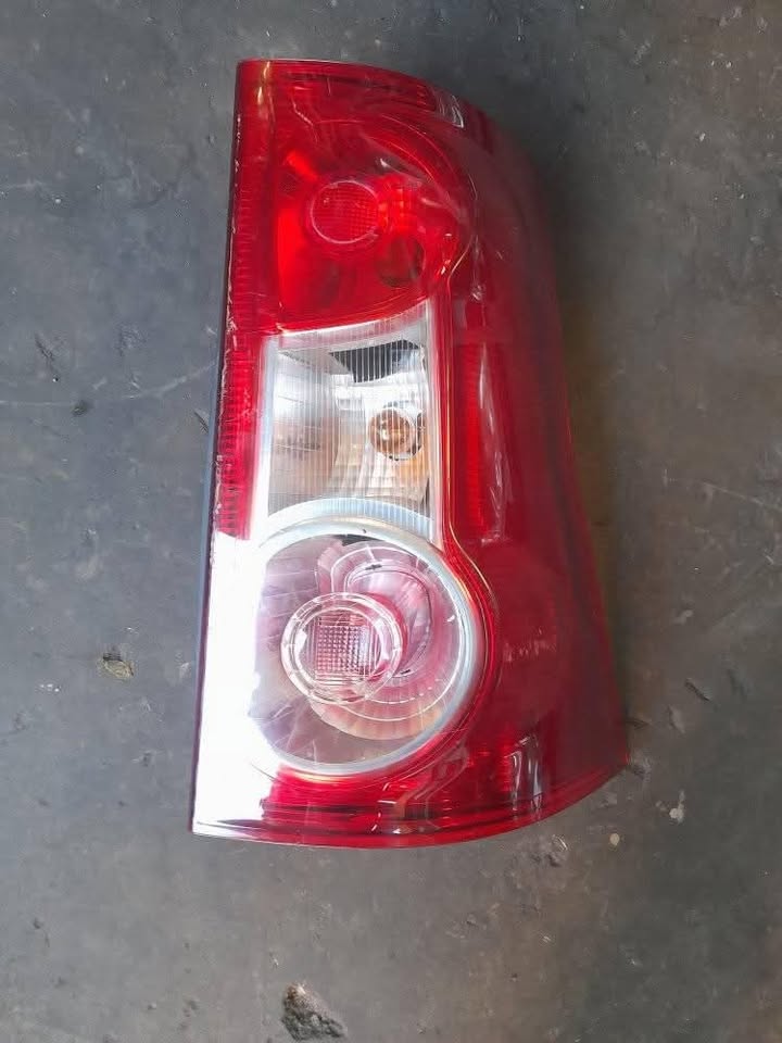 NISSAN NP200 RIGHT TAILLIGHT