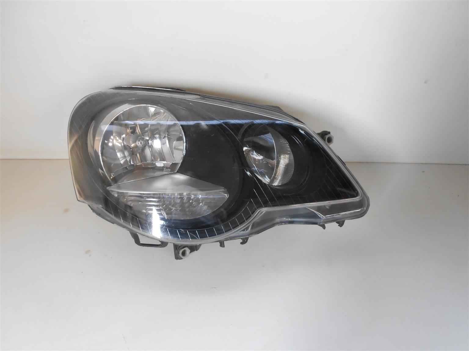 VW Polo Vivo (right side) headlight - Private Seller VW Polo Vivo (right side) headlight - Private Seller