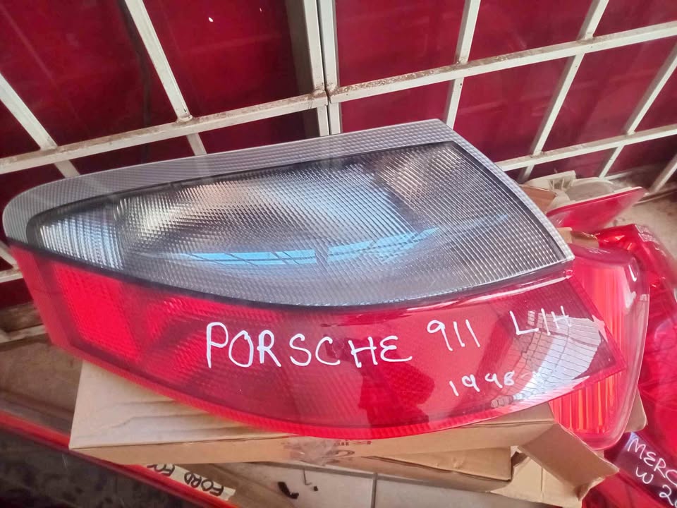Porsche 911 taillight 1998 - Private Seller Porsche 911 taillight 1998 - Private Seller