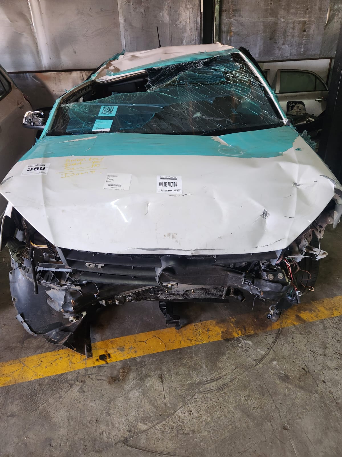 VW STRIPPING Accident Damaged Cars - VW