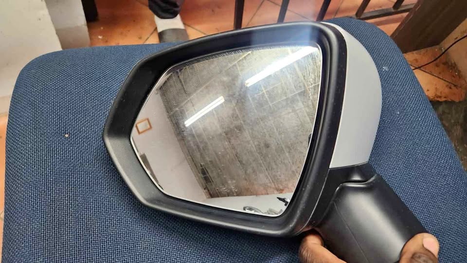 Haval jolion left side mirror for sale - Private Seller Haval jolion left side mirror for sale - Private Seller