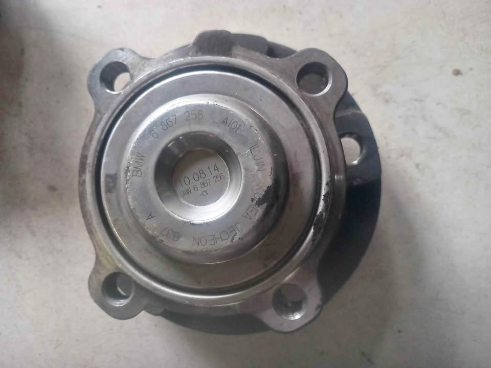 BMW Front wheel hub 6867258 6867256 3 F30 - Private Seller BMW Front wheel hub 6867258 6867256 3 F30 - Private Seller