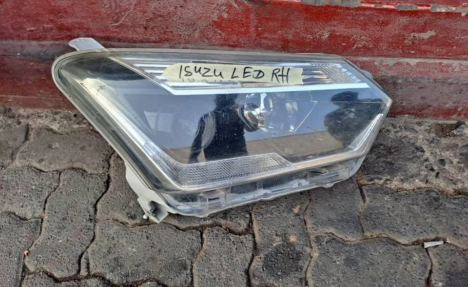 Isuzu D-Max headlight - Private Seller Isuzu D-Max headlight - Private Seller