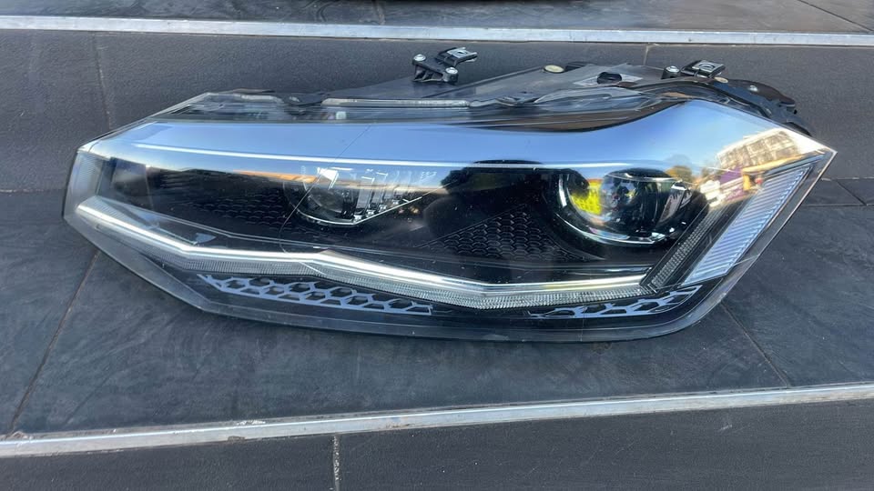 VW POLO 8 TSi headlights