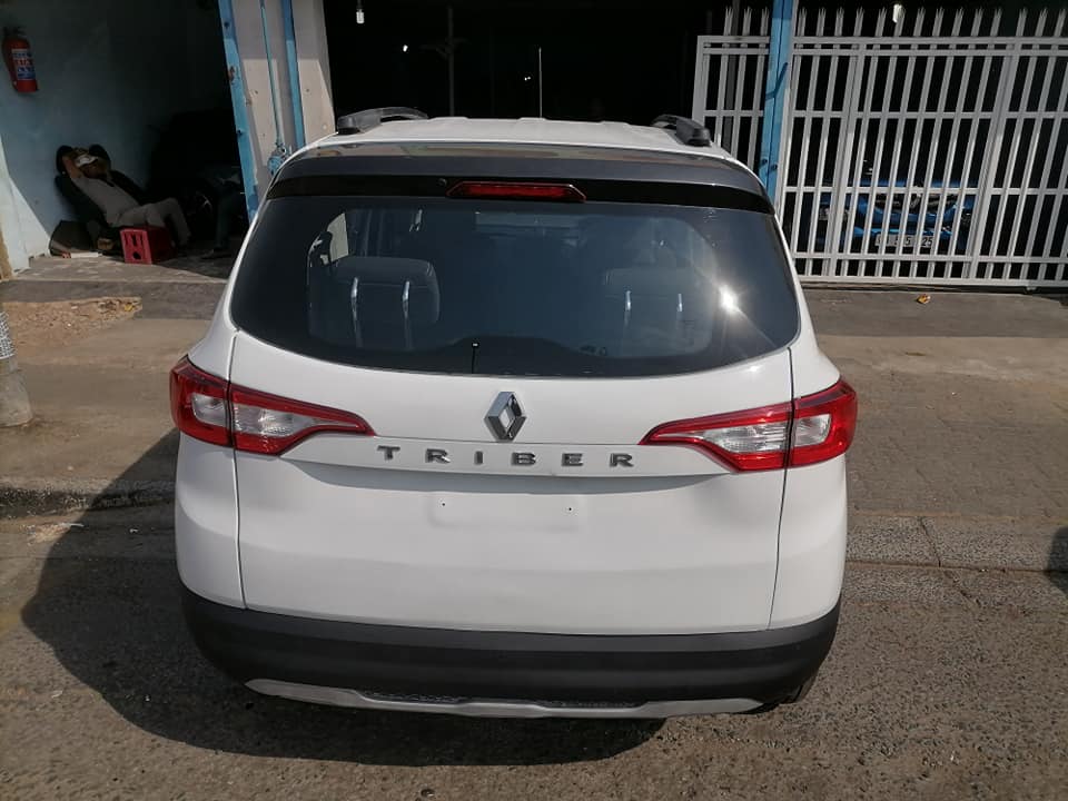 2024 Renault Triber 1.0 Dynamic Seven seater with a Nice interior seat and Service book