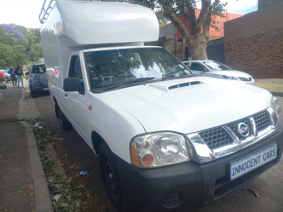 2018 NISSAN NP300 DIESEL, HARDBODY S/C CANOPY, MANUAL, WHITE COLOR, 104000KMS,