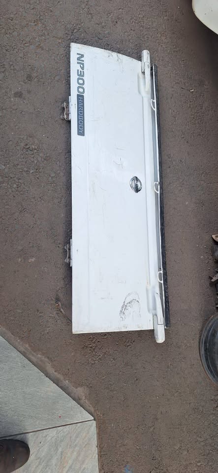 Nissan NP300 hardbody single cap Tailgate for sale WhatsApp or cell