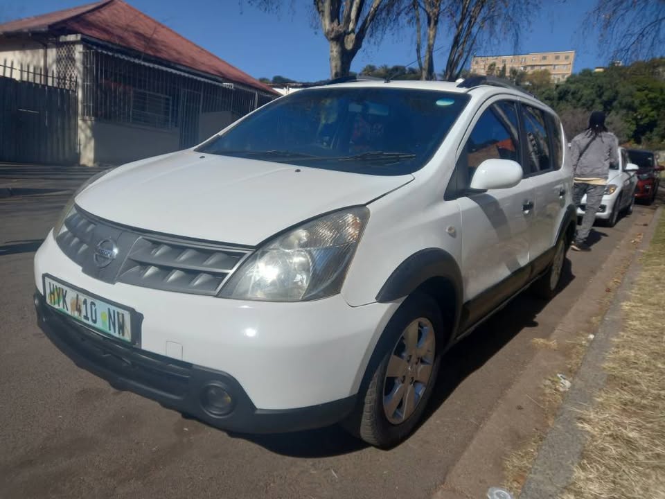 2013 Nissan Livina Xgear 1.6 Petrol, Manual, White, Spere key, 85000kms,
