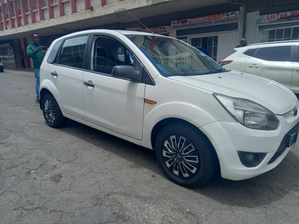 2012 FORD FIGO 1.4 PETROL, MANUAL TRANSMISSION, WHITE COLOUR, MILEAGE 81000KM,. Spare key