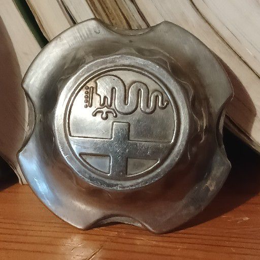 Alfa, centre cap - Private Seller Alfa, centre cap - Private Seller