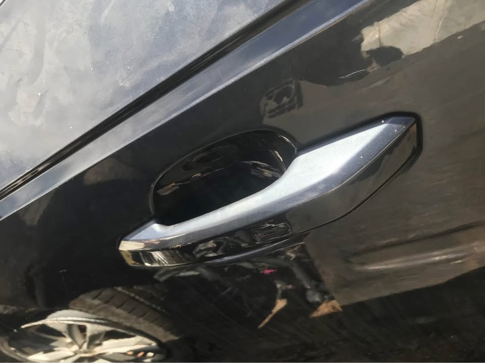 AUDI A4 B9 2018 LEFT AND RIGHT FRONT DOOR HANDLES FOR SALE - Private Seller AUDI A4 B9 2018 LEFT AND RIGHT FRONT DOOR HANDLES FOR SALE - Private Seller
