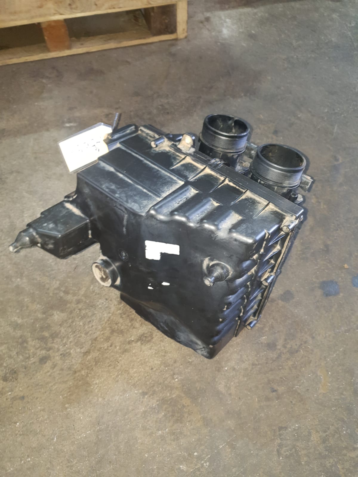 2013 Discovery 4 3.0L SDV6 Used Original Airboxes For Sale 2013 Discovery 4 3.0L SDV6 Used Original Airboxes For Sale