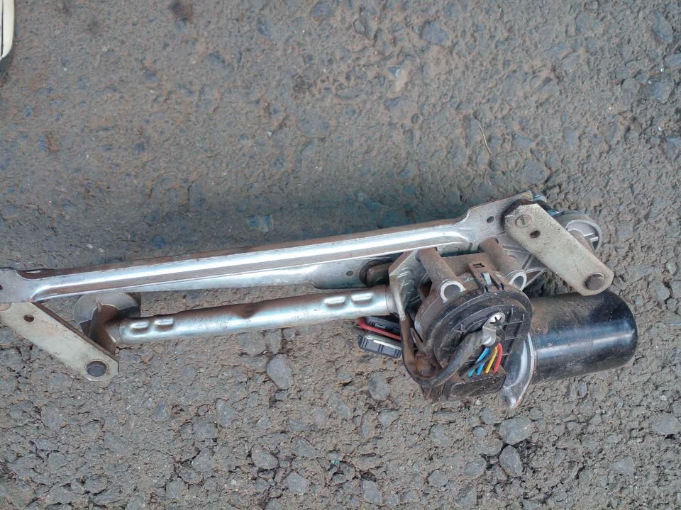 2011 Ford Figo wiper motor and meg - Private Seller 2011 Ford Figo wiper motor and meg - Private Seller