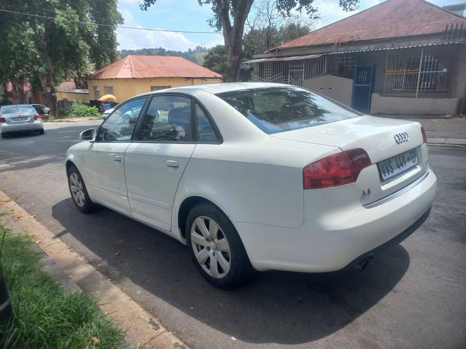 2007 Audi A4 2.0 petrol, Manual, white color, mileage 115000kms