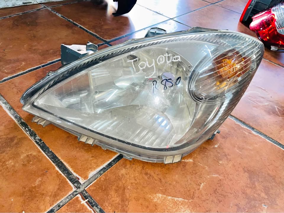 Toyota Avanza Headlight 2006/10 - Private Seller Toyota Avanza Headlight 2006/10 - Private Seller