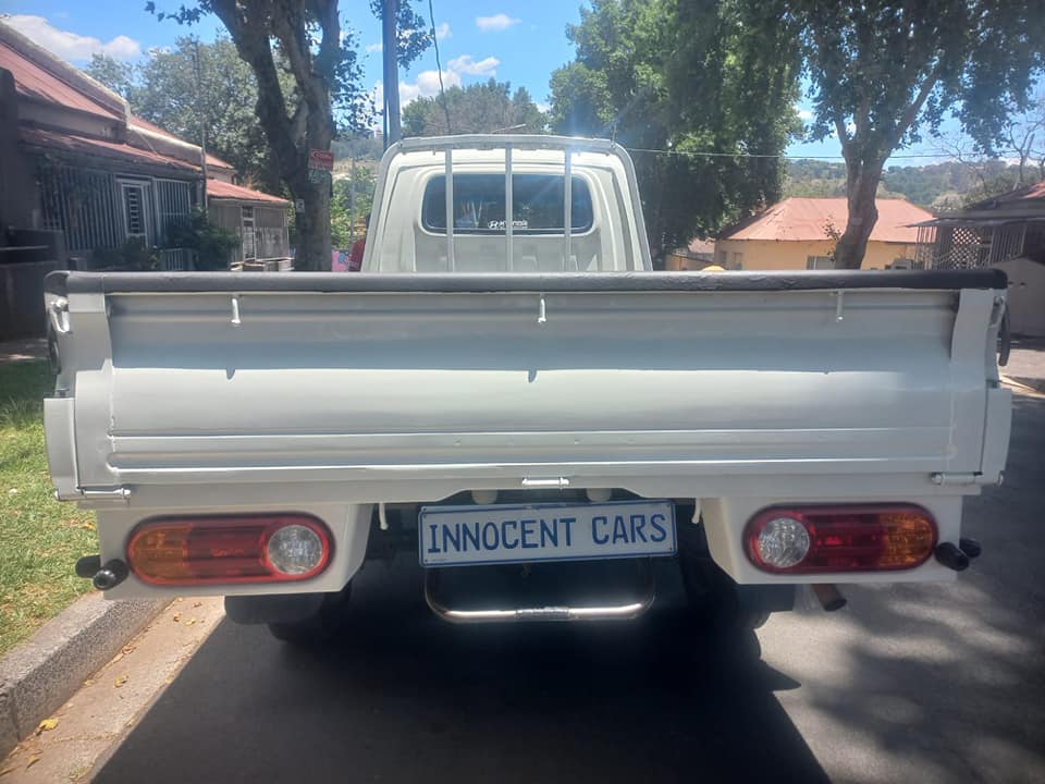 2009 HYUNDAI H100 BAKKIE 2.6 DIESEL, MANUAL, WHITE COLOR, MILEAGE 85000KMS