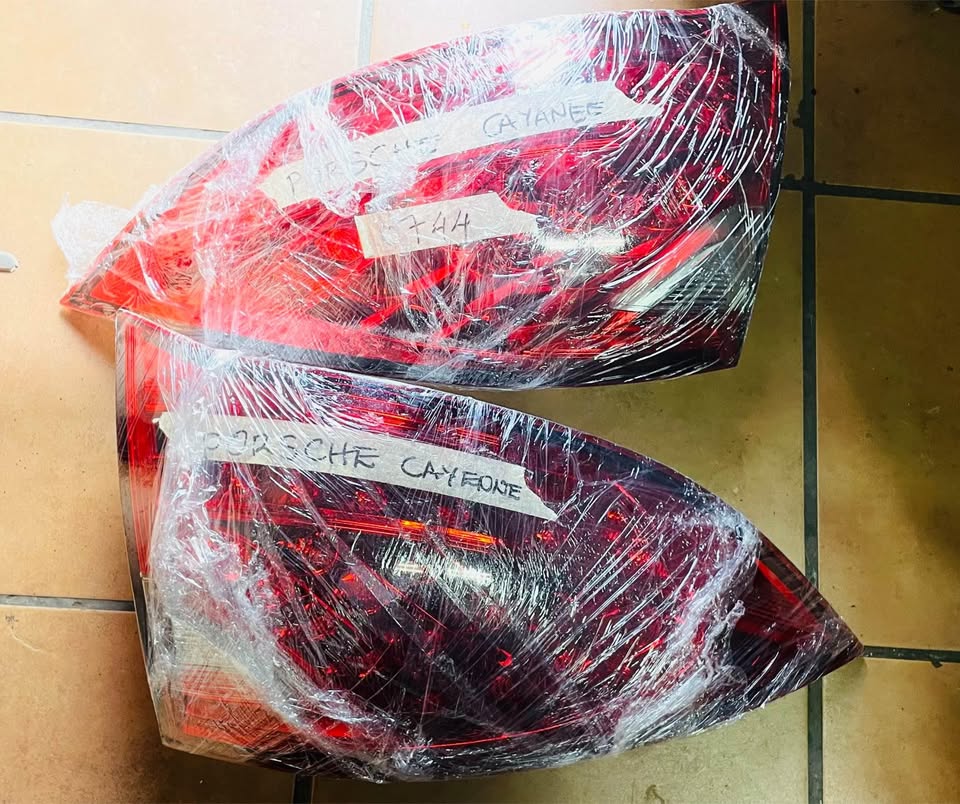 PORSCHE CAYENNE TAILLIGHTS - Private Seller PORSCHE CAYENNE TAILLIGHTS - Private Seller