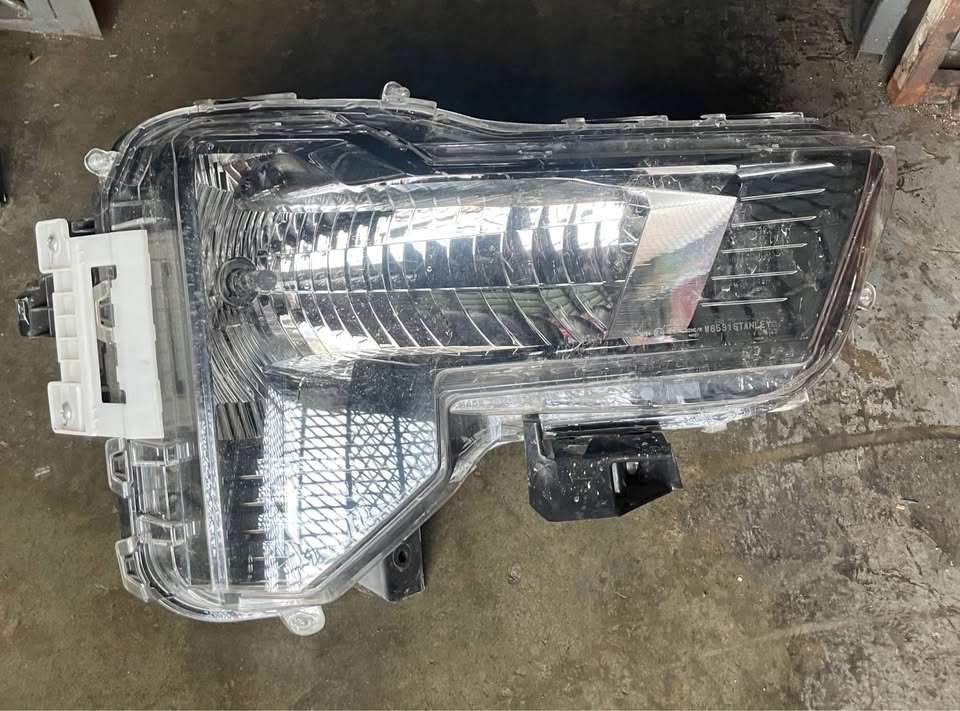 Mitsubishi Expander 2023 Headlight Rightside Call or Dm - Private Seller Mitsubishi Expander 2023 Headlight Rightside Call or Dm - Private Seller