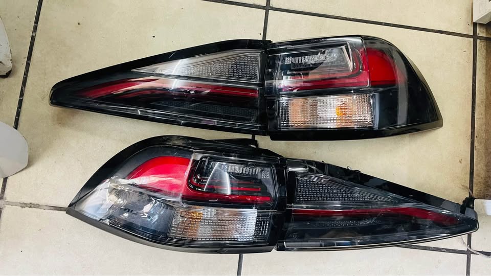 ISUZU MUX TAILLIGHTS 2022 - Private Seller