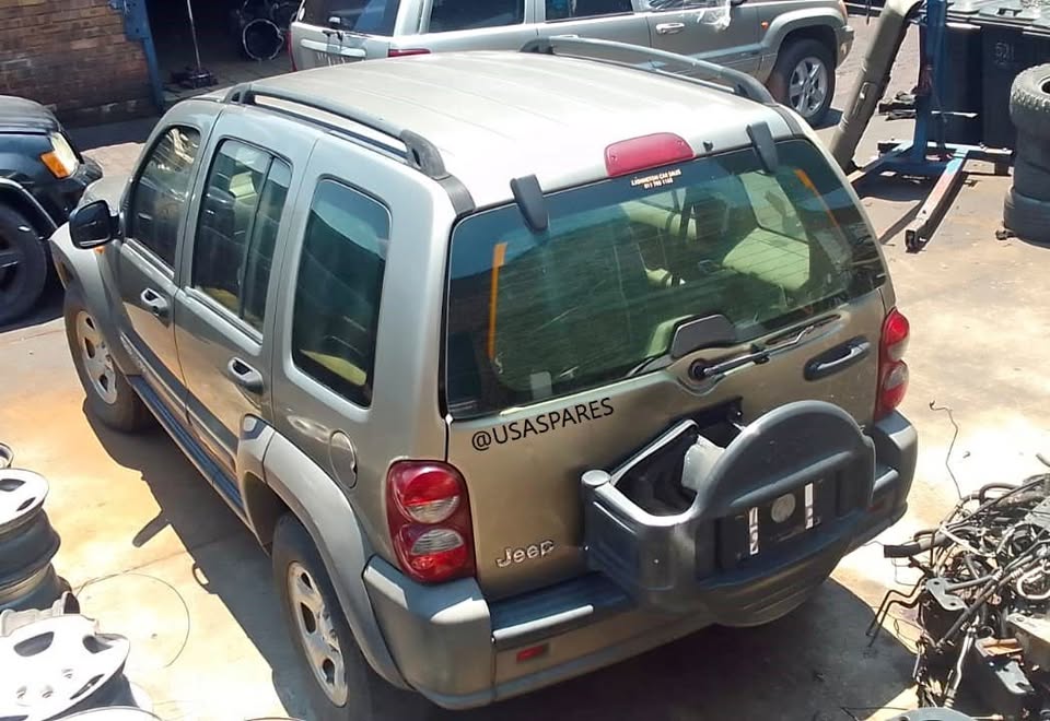 JEEP CHEROKEE 2.8 KJ STRIPPING FOR SPARE PARTS - Private Seller JEEP CHEROKEE 2.8 KJ STRIPPING FOR SPARE PARTS - Private Seller