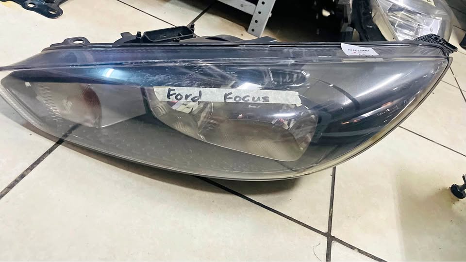 Ford Focus headlight - Private Seller Ford Focus headlight - Private Seller