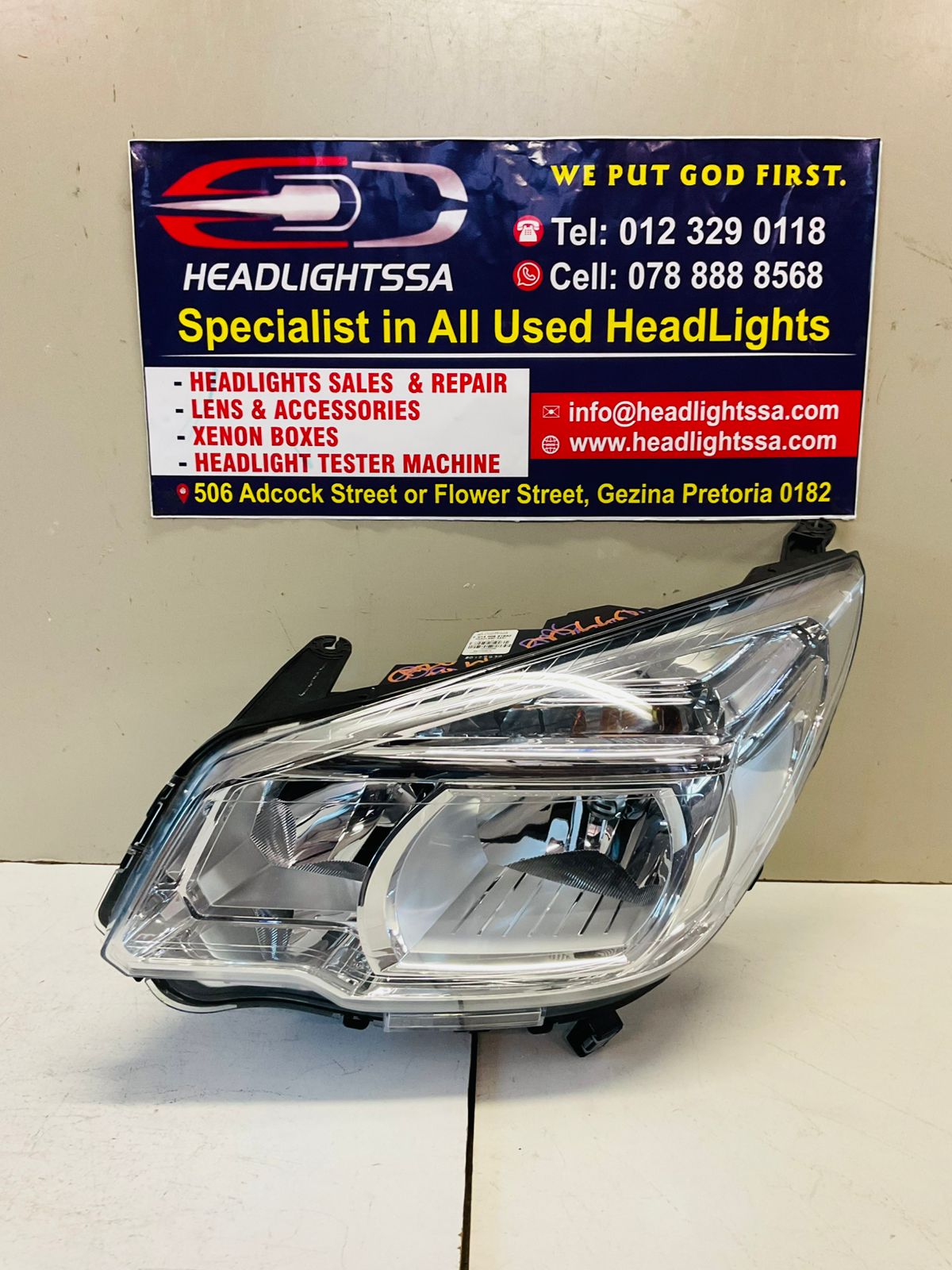 Chevrolet Trailblazer right side xenon headlight - Private Seller Chevrolet Trailblazer right side xenon headlight - Private Seller