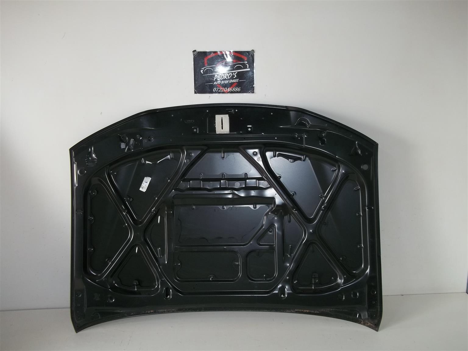 Toyota Hilux D4D aftermarket bonnet (No Scoop) - Private Seller Toyota Hilux D4D aftermarket bonnet (No Scoop) - Private Seller