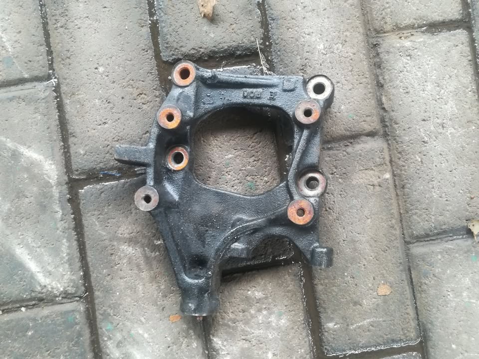 TOYOTA COROLLA AIRCON BRACKET FOR SALE - Private Seller
