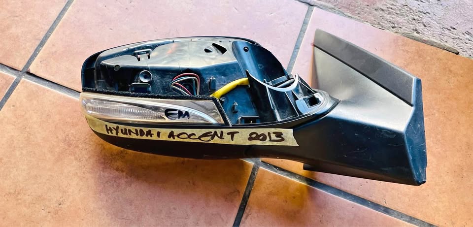 Hyundai Accent side mirror 2013 - Private Seller Hyundai Accent side mirror 2013 - Private Seller