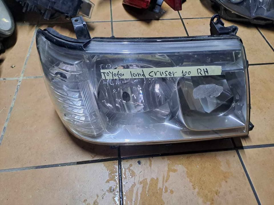 Toyota Landcruiser 100 headlight right side - Private Seller