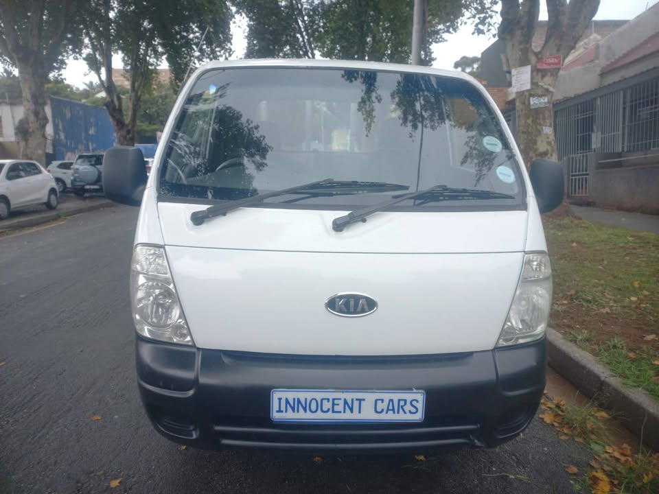2012 Kia K2700 Bakkie, 2.7 diesel, manual, white color, mileage This bakkie