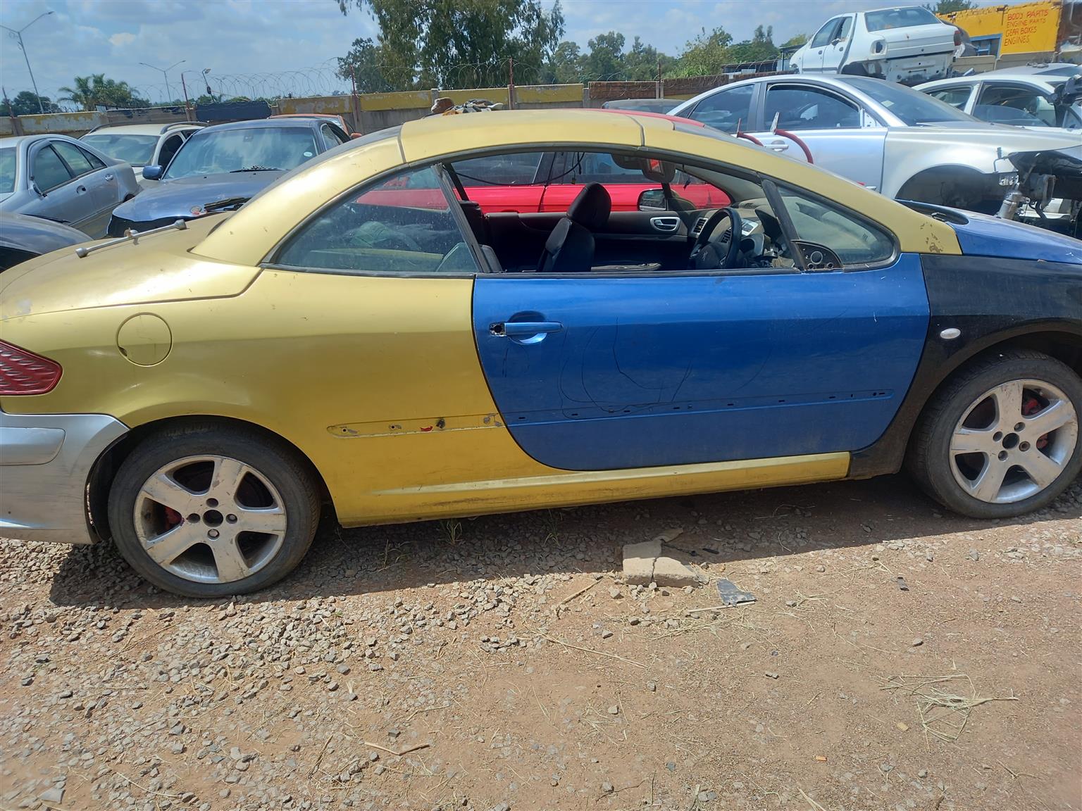 Striping Peugeot 307cc for parts - Private Seller