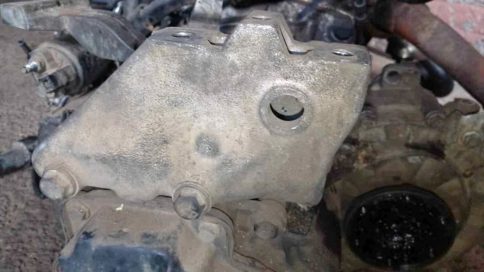 VW golf 5 2.0 TDI gearbox mounting