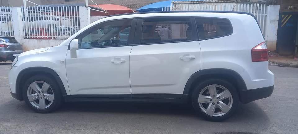 2012 CHEVROLET ORLANDO, 1.8 PETROL, MANUAL TRANSMISSION, WHITE COLOUR,