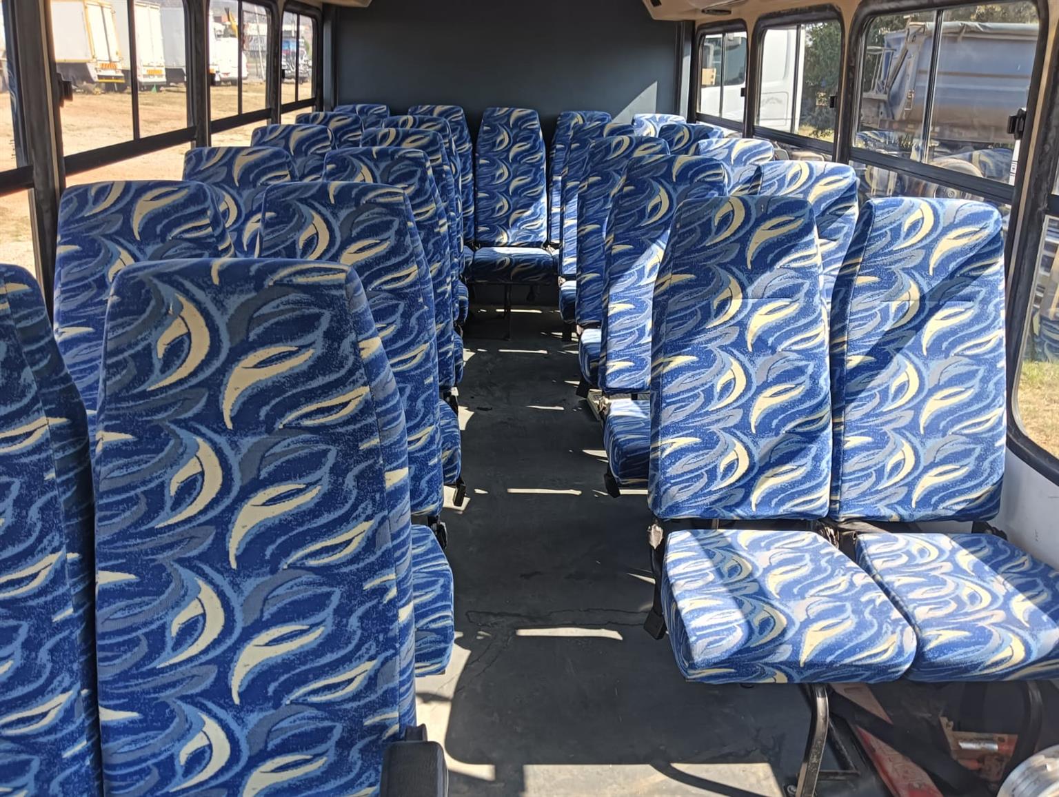 2005 Isuzu 25 seater Bus for sale.Only has 110 000km. Great condition for sale
