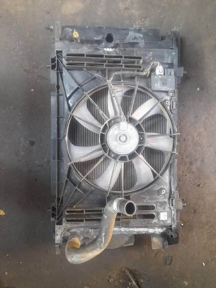 TOYOTA COROLLA QUEST COMPLETE RADIATOR SET - Private Seller TOYOTA COROLLA QUEST COMPLETE RADIATOR SET - Private Seller