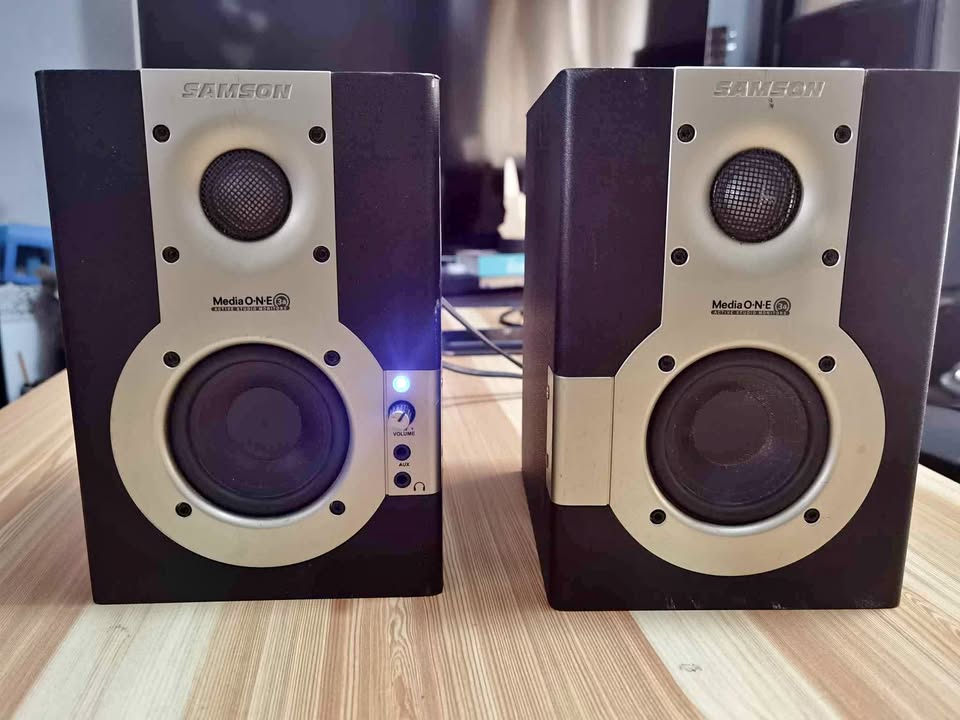 Samson Media One 3A Studio Monitors – PAIR Samson Media One 3A Studio Monitors – PAIR