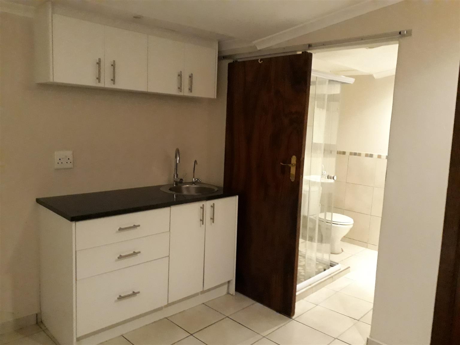 Bachelor flatlet in Brackenfell, 24m2 available 1/05/2022. Open plan