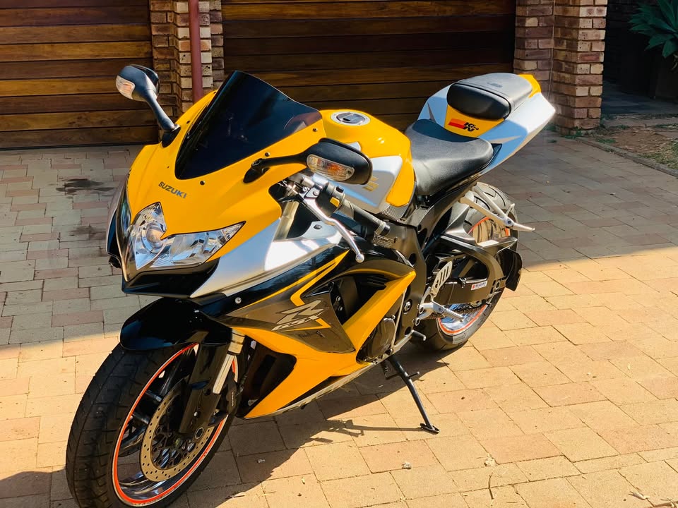 SUZUKI GSXR 600 K8 - Private Seller