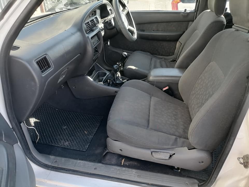 2007 Ford Ranger 2.5 Double Cab Bakkie with a Canopy and a Nice interior seat