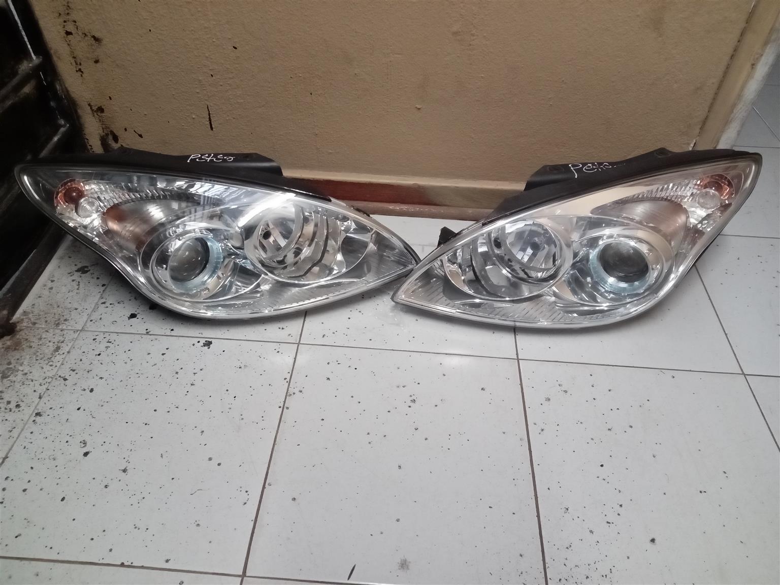 Hyundai i30 left &right headlight - Private Seller Hyundai i30 left &right headlight - Private Seller